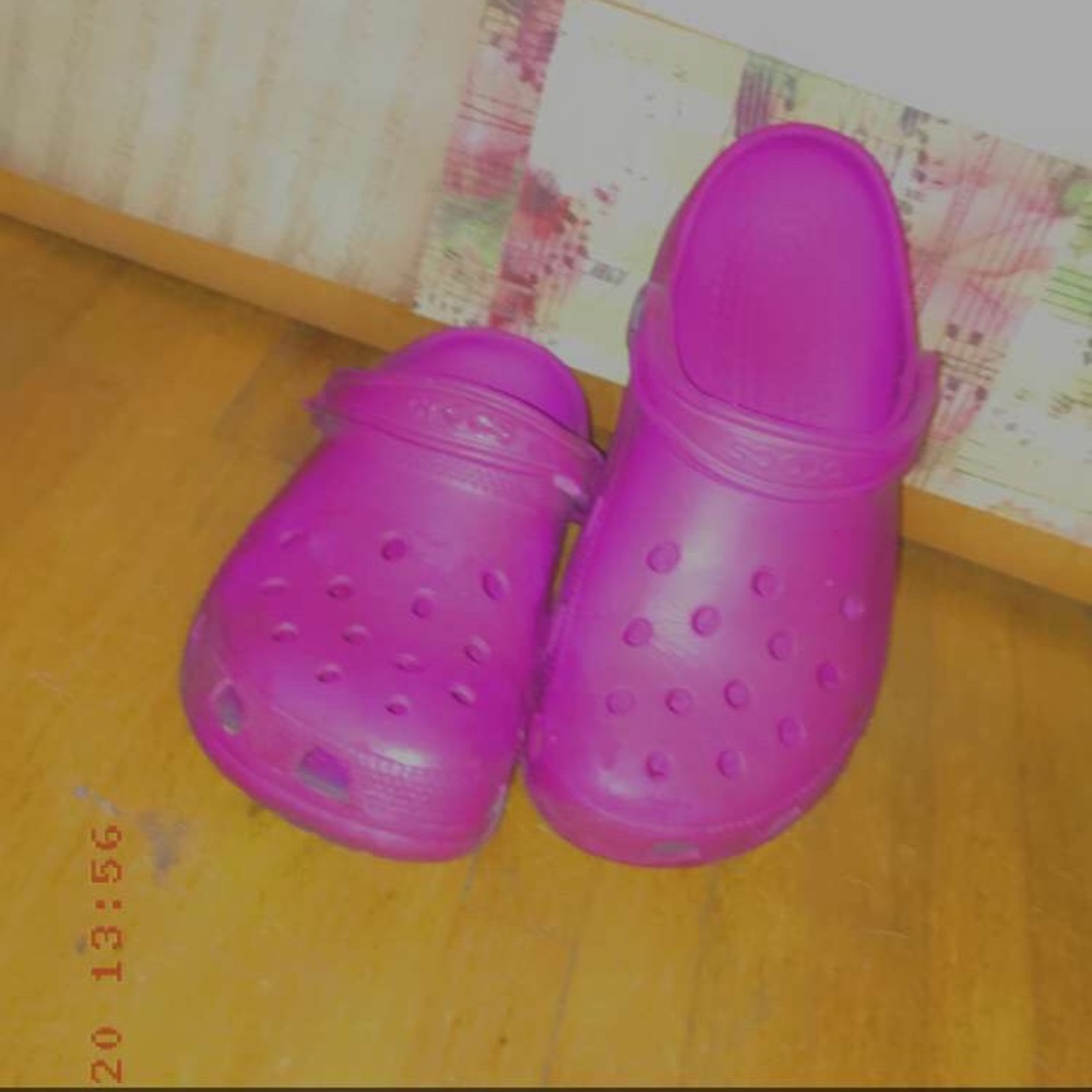 Purple crocs💜 9 women’s 7 men’s